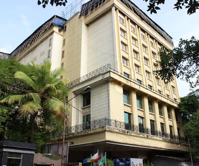 https://imgcld.yatra.com/ytimages/image/upload/t_hotel_yatra_city_desktop/v1406035067/Domestic Hotels/Hotels_Mumbai/VITS/Overview.jpg